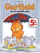 Couverture du livre « Garfield t.20 : Garfield ne se mouille pas » de Jim Davis aux éditions Dargaud