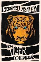 Couverture du livre « THE TIGER ON HIS BACK » de Bernard Ashley aux éditions Barrington Stoke