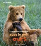 Couverture du livre « Avec le petit ours » de Suzi Eszterhas aux éditions Gallimard-jeunesse