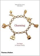 Couverture du livre « Charming the magic of charm jewelry » de Alun-Jones/Ayton aux éditions Thames & Hudson