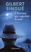 Couverture du livre « L'homme qui regardait la nuit » de Gilbert Sinoue aux éditions Flammarion