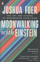 Couverture du livre « MOONWALKING WITH EINSTEIN - THE ART AND SCIENCE OF REMEMBERING EVERYTHING » de Joshua Foer aux éditions Adult Pbs
