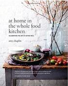 Couverture du livre « At home in the whole food kitchen: celebrating the art of eating well » de Chaplin Amy aux éditions Small Jacqui