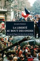 Couverture du livre « La liberté au bout des ondes ; du coup de Prague à la chute du mur de Berlin » de Jacques Semelin aux éditions Nouveau Monde