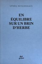 Couverture du livre « En équilibre sur un brin d'herbe » de Lynda Devanneaux aux éditions Riot