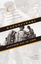 Couverture du livre « Another Day of Life » de Ryszard Kapuscinski aux éditions Epagine