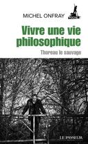 Couverture du livre « Vivre une vie philosophique » de Michel Onfray aux éditions Le Passeur