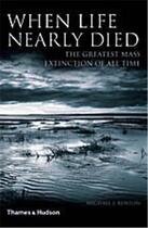 Couverture du livre « When life nearly died (hardback) » de Michael J. Benton aux éditions Thames & Hudson