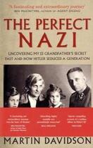 Couverture du livre « The perfect nazi ; uncovering my SS grandfather's secret past and how Hitler seduced a generation » de Martin Davidson aux éditions Viking Adult