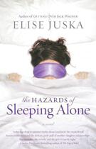 Couverture du livre « The Hazards of Sleeping Alone » de Juska Elise aux éditions Pocket Books