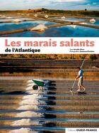 Couverture du livre « Les marais salants de l'Atlantique » de Emmanuel Berthier et Mireille Oliver aux éditions Ouest France