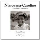 Couverture du livre « Niarovana-Caroline, un village à Madagascar ; version noir et blanc » de Patrice Olivier aux éditions Terra Incognita