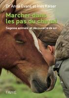 Couverture du livre « Marcher dans les pas du cheval ; sagesse animale et découverte de soi » de Anna Evans et Ines Kaiser aux éditions Favre