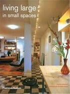 Couverture du livre « Living large small spaces » de Barolucci aux éditions Thames & Hudson