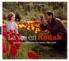 Couverture du livre « La vie en Kodak ; colorama publicitaire de la firme Kodak de 1950 à 1970 » de Gilles Mora et Francois Cheval aux éditions Hazan
