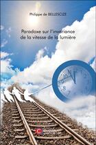 Couverture du livre « Paradoxe sur l'invariance de la vitesse de la lumière » de Philippe De Bellescize aux éditions Chapitre.com