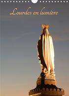 Couverture du livre « Lourdes en lumière (Calendrier mural 2020 DIN A4 vertical) ; Sanctuaire de Lourdes (Calendrier mensuel, 14 Pages ) » de Patrice Thebault aux éditions Calvendo