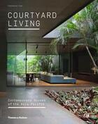 Couverture du livre « Courtyard living contemporary houses of the asia-pacific » de Chan Charmaine aux éditions Thames & Hudson