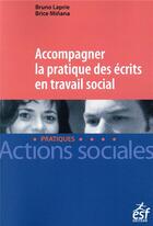Couverture du livre « Accompagner la pratique des écrits professionnels en travail social » de Bruno Laprie aux éditions Esf Social