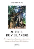 Couverture du livre « Au coeur du vieil arbre : Il y a longtemps, en Afrique, le coeur du vieil arbre à palabres m'a soufflé cette drôle d'histoire... » de Joelle Martinole aux éditions Verone