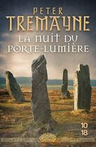 Couverture du livre « La nuit du porte-lumière » de Peter Tremayne aux éditions 10/18