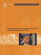 Couverture du livre « Opportunités perdues: impact du redoublement et du départ prématuré de l'école ; recueil de données mondiales sur l'éducation 2012 » de Unesco aux éditions Unesco