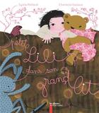 Couverture du livre « Petite Lili dans son grand lit » de Charlotte Gastaut et Sylvie Poilleve aux éditions Pere Castor
