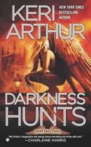 Couverture du livre « Darkness Hunts » de Keri Arthur aux éditions Penguin Group Us