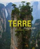 Couverture du livre « Terre magique : les lieux les plus féériques » de Micek Thomas aux éditions Place Des Victoires