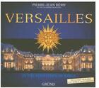 Couverture du livre « Coffret Versailles : in the footsteps of kings » de Jean-Pierre Remy aux éditions Grund