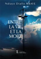 Couverture du livre « Entre la vie et la mort » de Mbaye Ndiaye Diallo aux éditions Sydney Laurent