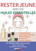 Couverture du livre « Rester jeune avec les huiles essentielles ; l'aromathérapie, votre bouclier naturel contre la fatigue, les inflammations, les kilos superflus... » de Daniele Festy aux éditions Quotidien Malin