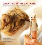 Couverture du livre « CRAFTING WITH CAT HAIR - CUTE HANDICRAFTS TO MAKE WITH YOUR CAT » de Kaori Tsutaya aux éditions Quirk Books