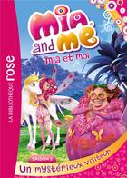 Couverture du livre « Mia et moi t.13 ; un mystérieux visiteur » de  aux éditions Hachette Jeunesse