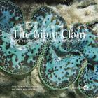 Couverture du livre « The giant clam : a priceless emblem of the Pacific » de Nabila Gaertner-Mazouni et Jean-Claude Gaertner aux éditions Au Vent Des Iles