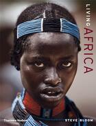 Couverture du livre « Living africa » de Steve Bloom aux éditions Thames & Hudson