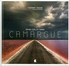 Couverture du livre « Camargue ; entre ciel et terre » de Thierry Vezon et Olivia Boura aux éditions Alcide