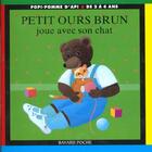 Couverture du livre « Petit Ours Brun joue avec son chat » de Daniele Bour aux éditions Bayard Jeunesse