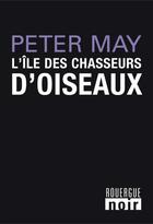 Couverture du livre « L'île des chasseurs d'oiseaux » de Peter May aux éditions Editions Du Rouergue