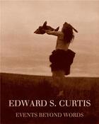 Couverture du livre « Edward S. Curtis ; events beyond words » de William A. Ewing aux éditions Prestel