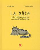 Couverture du livre « La bête et les petits poissons qui se ressemblent beaucoup » de Geraldine Alibeu et Pei-Chun Shih aux éditions Hongfei