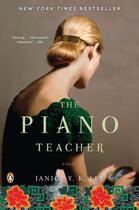 Couverture du livre « The Piano Teacher » de Lee Janice Y.K. aux éditions Penguin Group Us