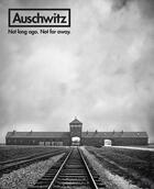 Couverture du livre « Auschwitz: not long ago not far away » de Robert Jan Van Pelt aux éditions Abbeville Press