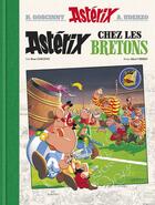 Couverture du livre « Astérix Tome 8 : Astérix chez les Bretons » de Rene Goscinny et Albert Uderzo aux éditions Hachette