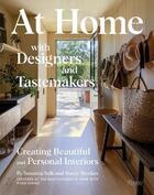 Couverture du livre « At home with designers and tastemakers » de Susanna Salk aux éditions Rizzoli