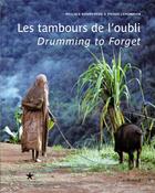 Couverture du livre « Les tambours de l'oubli » de Pierre Lemonnier et Pascale Bonnemere aux éditions Au Vent Des Iles