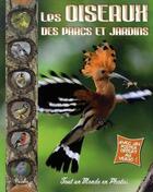 Couverture du livre « Tout un monde en photos ; les oiseaux des parcs et jardins » de  aux éditions Piccolia