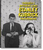 Couverture du livre « Stanley Kubrick Photographs ; through a different lens » de Luc Sante et Donald Albrecht et Sean Corcoran aux éditions Taschen
