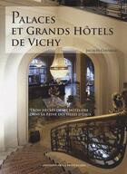 Couverture du livre « Palaces et grands hôtels de Vichy ; trois siècles de vie hôtelière dans la reine des villes d'eaux » de Jacques Cousseau aux éditions Montmarie