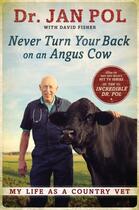Couverture du livre « Never Turn Your Back on an Angus Cow » de Fisher David aux éditions Penguin Group Us